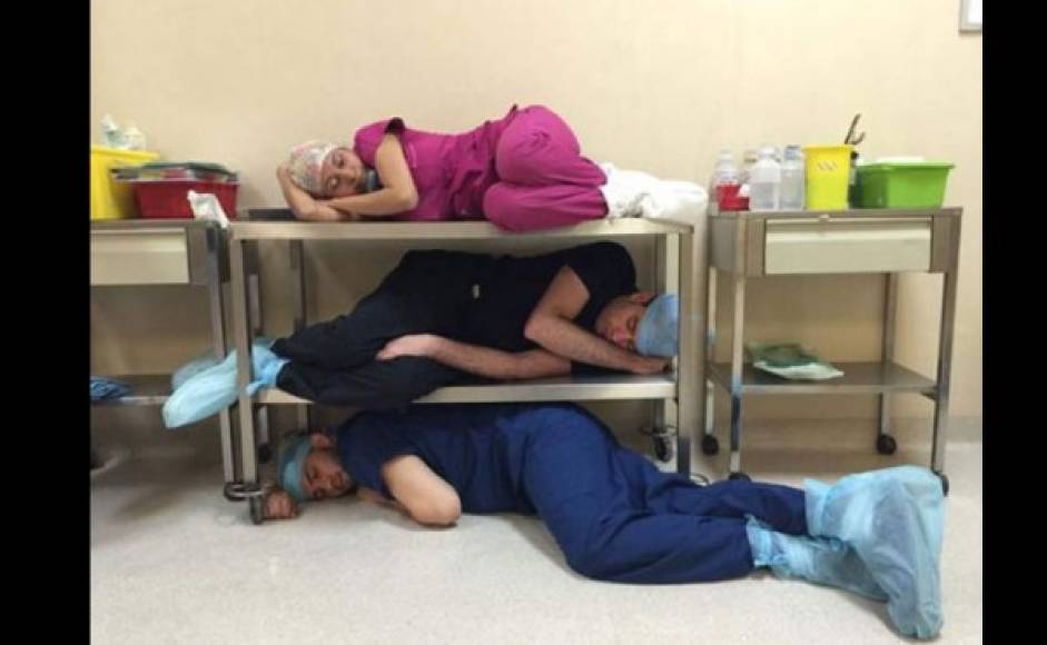 Los estudiantes han utilizado las redes para defender sus derechos. Los médicos hondureños se sumaron al movimiento 'Yo también me dormí', luego de que una residente fue expuesta en la red por dormirse en un turno.
