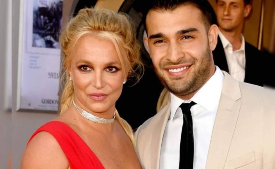 Después de cuatro años de romance la cantante la fin se ánimo a hacer su primera aparición en una evento público junto a su novio, el modelo Sam Asghari.<br/><br/>La ocasión elegida por la reina del pop fue la premiere de la cinta de Quentin Tarantino 'Once Upon a Time... in Hollywood', este 22 de julio en Los Ángeles.