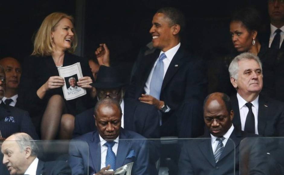 El 'coqueteo' del presidente Obama con la primer ministra de Dinamarca, Helle Thorning-Schmidt, durante el funeral de Nelson Mandela, saltó a las páginas de la prensa rosa particularmente por las expresiones de Michelle.<br/>