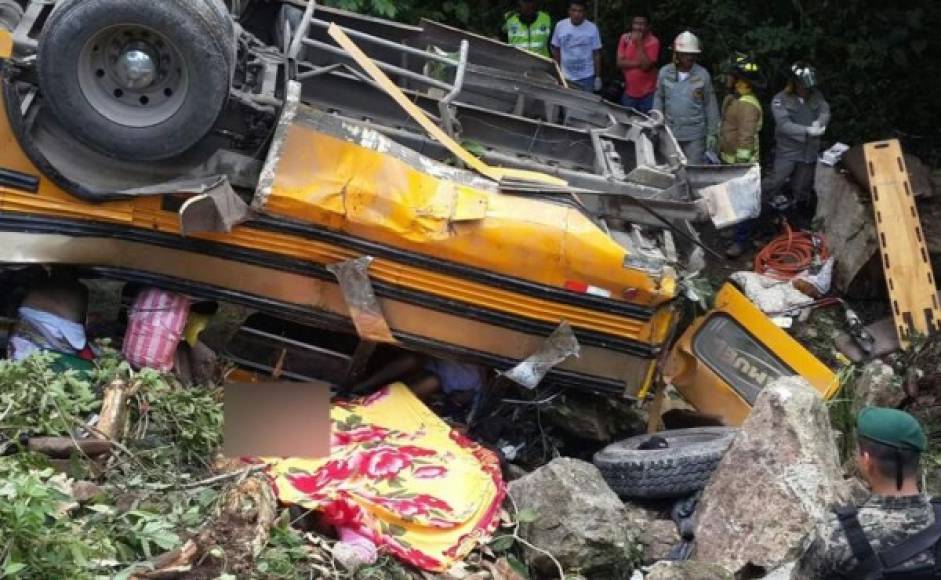 Al menos cuatro personas murieron en un accidente en San Juan de Opoa.