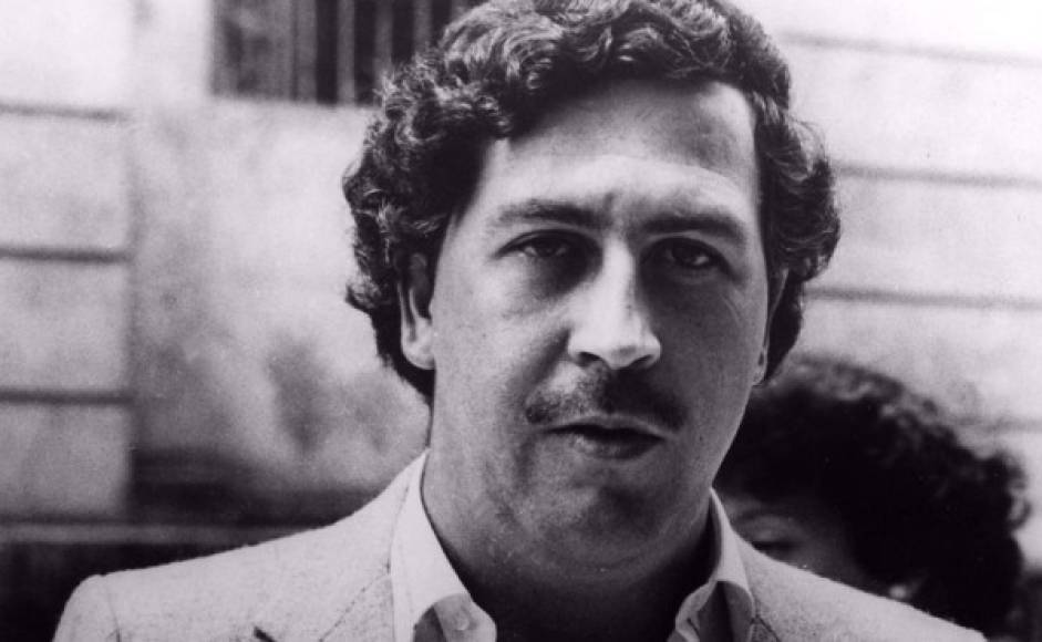 Mujeres, pasión, dinero y drogas. El legendario narcotraficante Pablo Escobar sigue causando polémica 23 años después de su muerte. El seductor capo colombiano amó a varias mujeres en secreto, a muchas otras 'las compró y a otras las mandó a matar'.