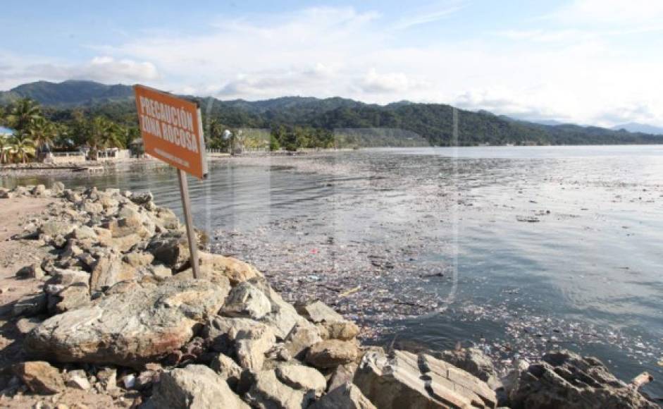 El Motagua recorre 487 kilómoetros desde su nacimiento en Quiché, en el norte de Guatemala, hasta llegar al Caribe de Honduras. Su corriente arrastra las toneladas de basura hacia las playas de Omoa.