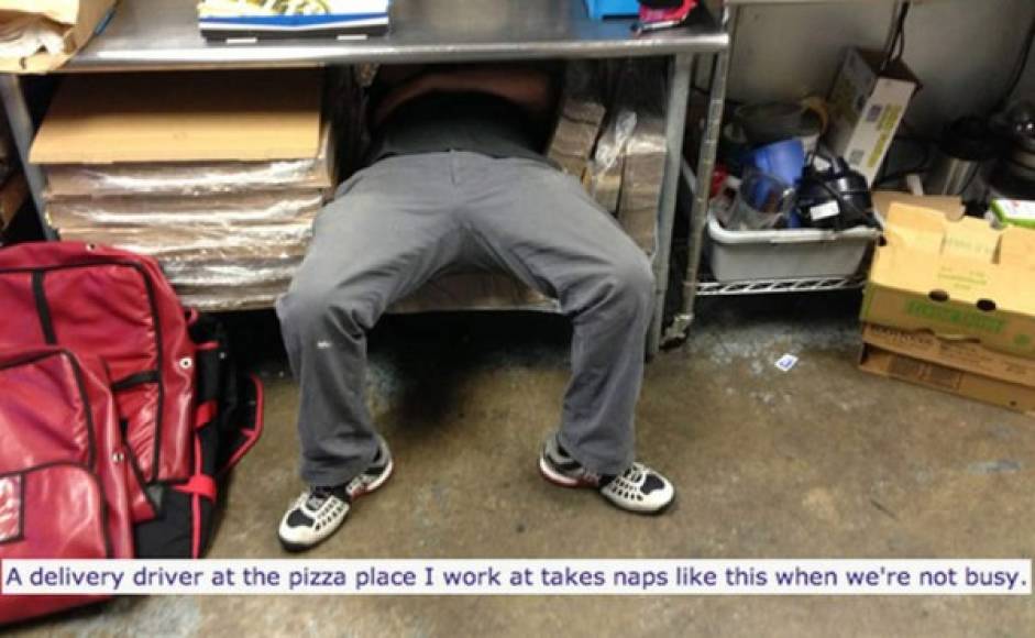 Fotos curiosas: así duermen en el trabajo.