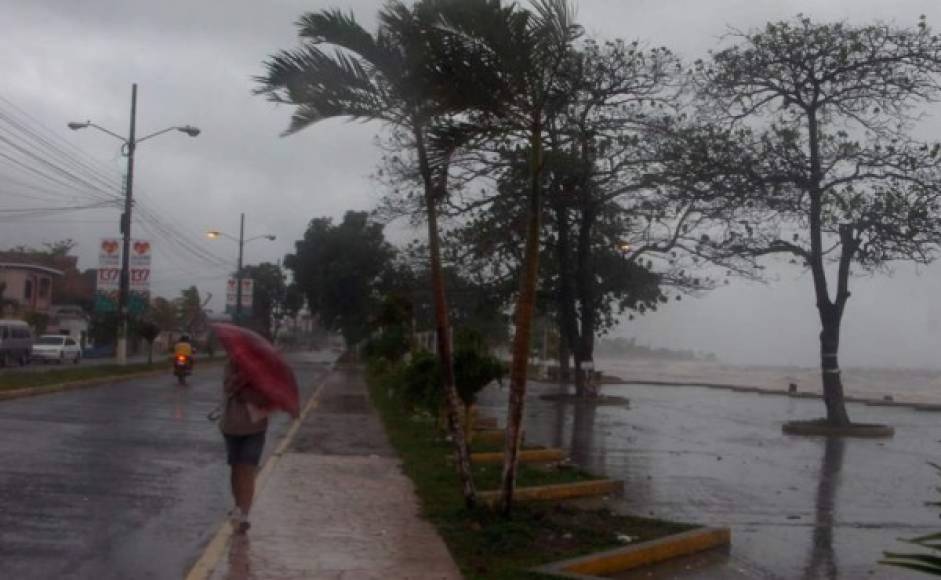 Paradójicamente, aunque existan condiciones lluviosas en varias partes del país, según Copeco las temperaturas altas no se cambiarán en la mayoría del país, por lo que el calor estará presente, sobre todo en la zona norte.