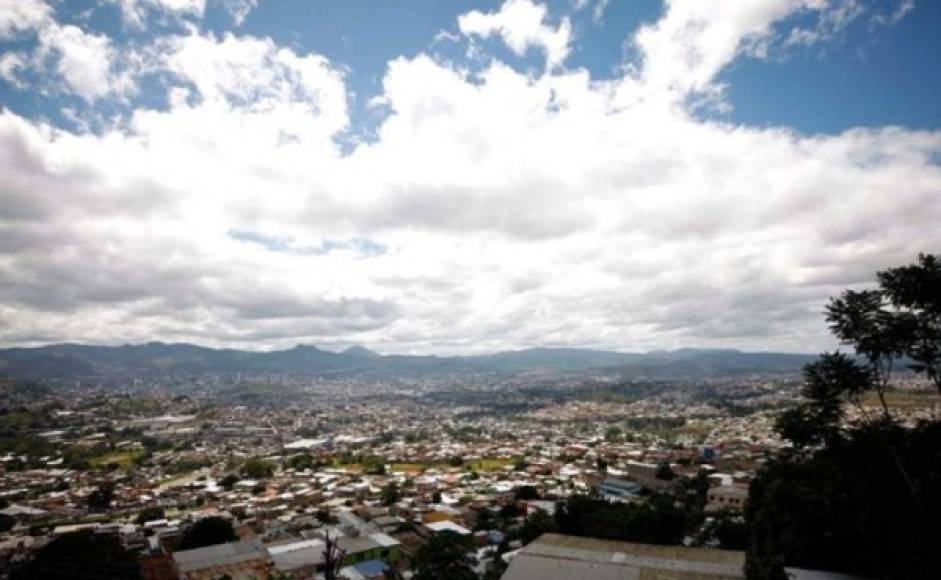 La zona sur oriente, sur occidente también presentarán lluvias por una cuña de baja presión que viene desde el pacífico. Sectores como Olancho, Danlí y La Paz sentirán climas agradables.