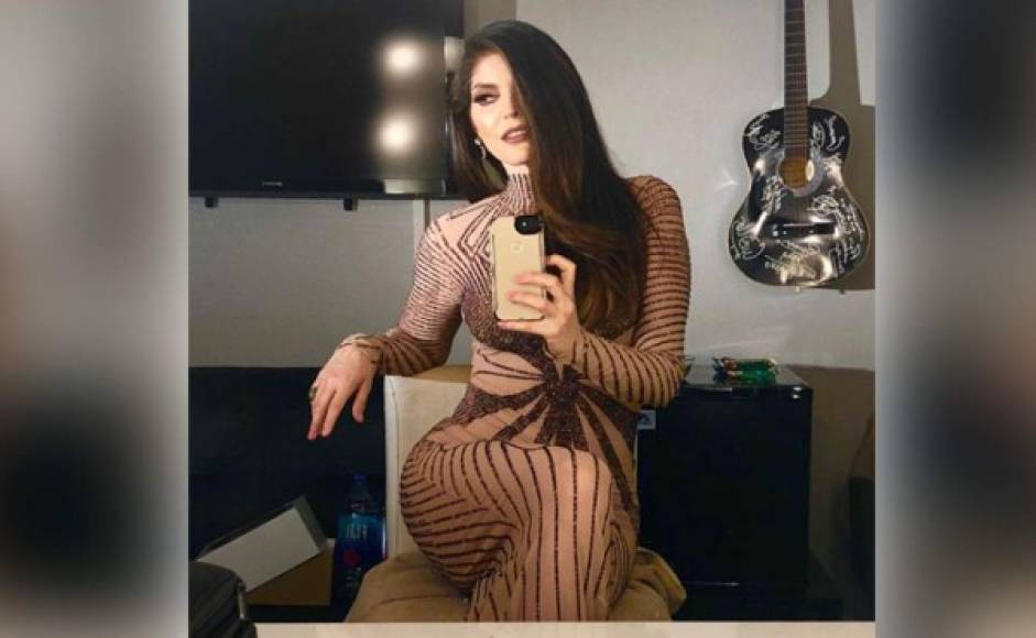 Ana Bárbara se volvió a convertir en el viral del momento después de colgar varias fotografías en sus redes sociales mostrando su escultural figura.