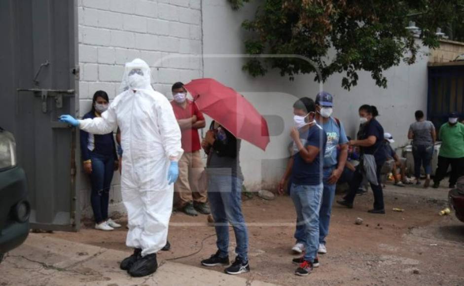 Hay 87 profesionales de la Salud atendiendo a las personas que llegan con síntomas de COVID-19 al centro de triaje en Infop. Foto: Andro Rodríguez.