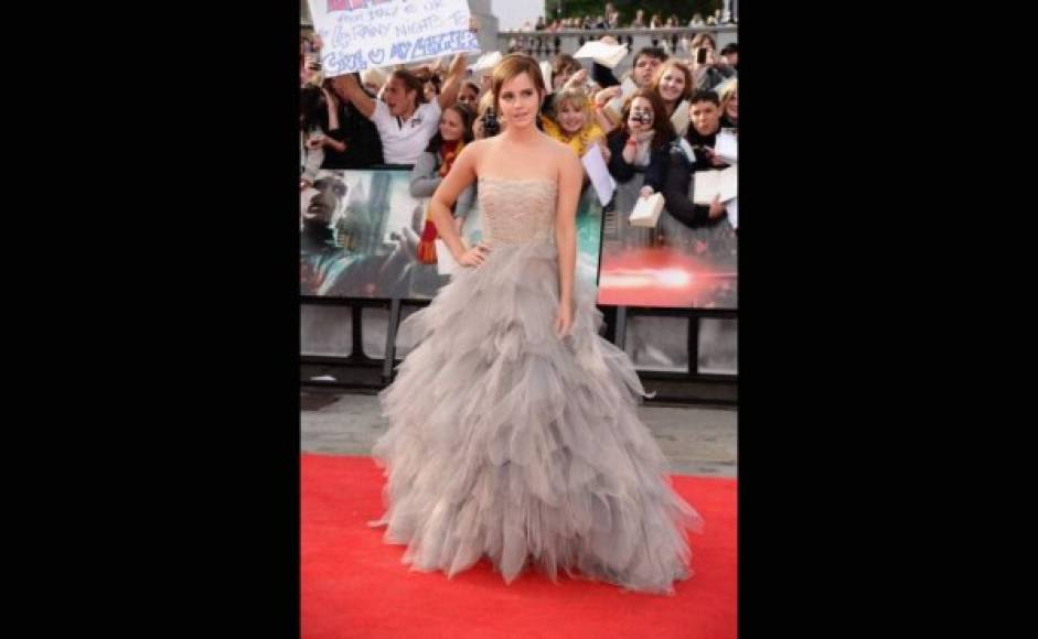 La actriz británica Emma Watson con un vestido de la colección otoño 2011-2012.