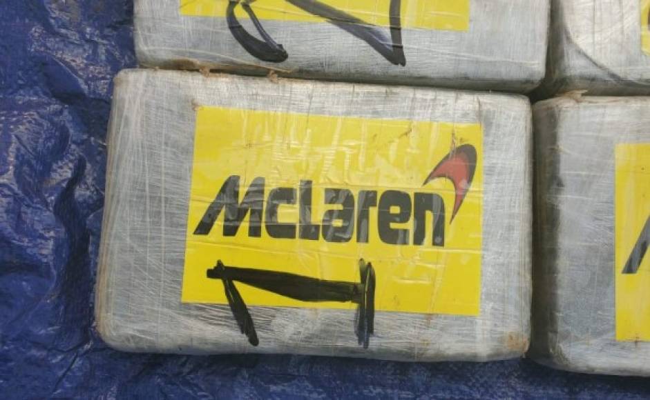 Uno de los hallazgos encontrados fue que en las etiquetas de la droga se encontró el nombre de 'Mclaren' con un símbolo rojo en forma de curva con fondo amarrillo.