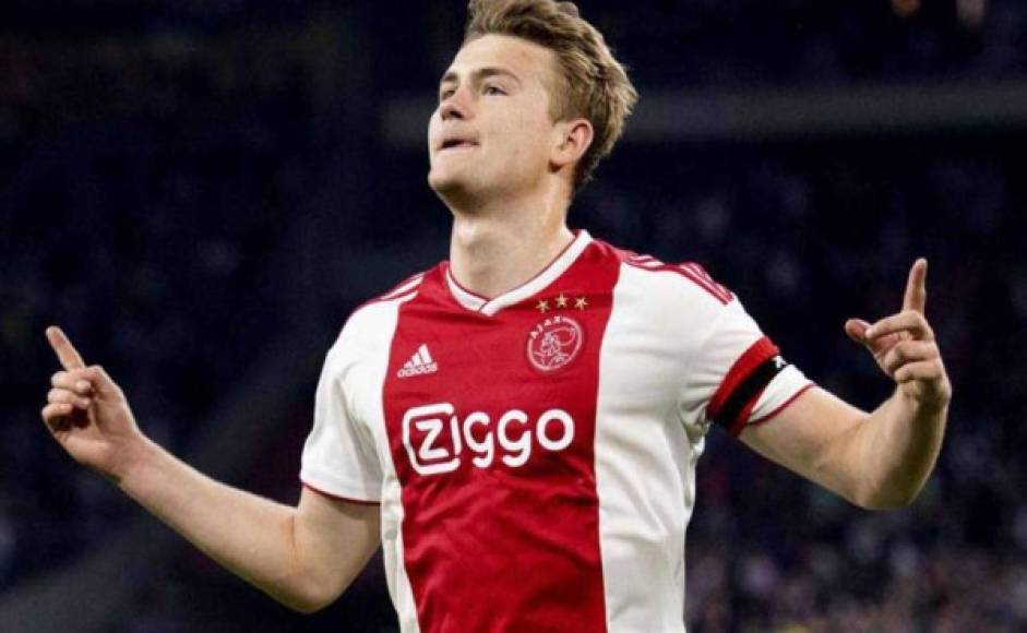 Matthijs De Light tuvo una cena con el recién presentado como jugador de Barcelona, Frankie de Jong. Al parecer el Barcelona no renuncia por la contratación del holandés y De Jong podría ser una influencia importante.