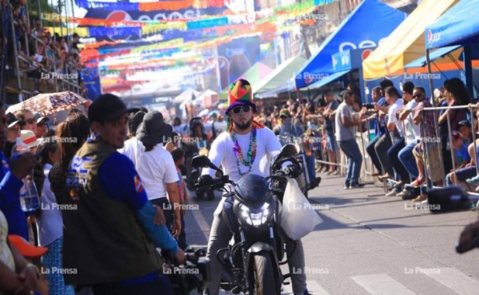 Desde horas tempranas los ceibeños se prepararon para vivir al máximo su feria. Foto Melvin Cubas.