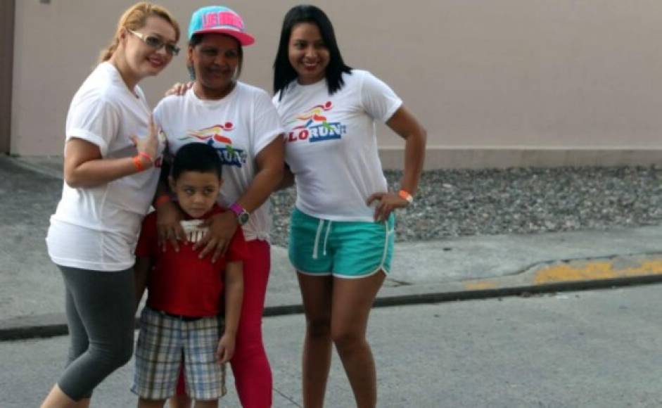 Las familias hondureñas participaron en el Colorun 2014.