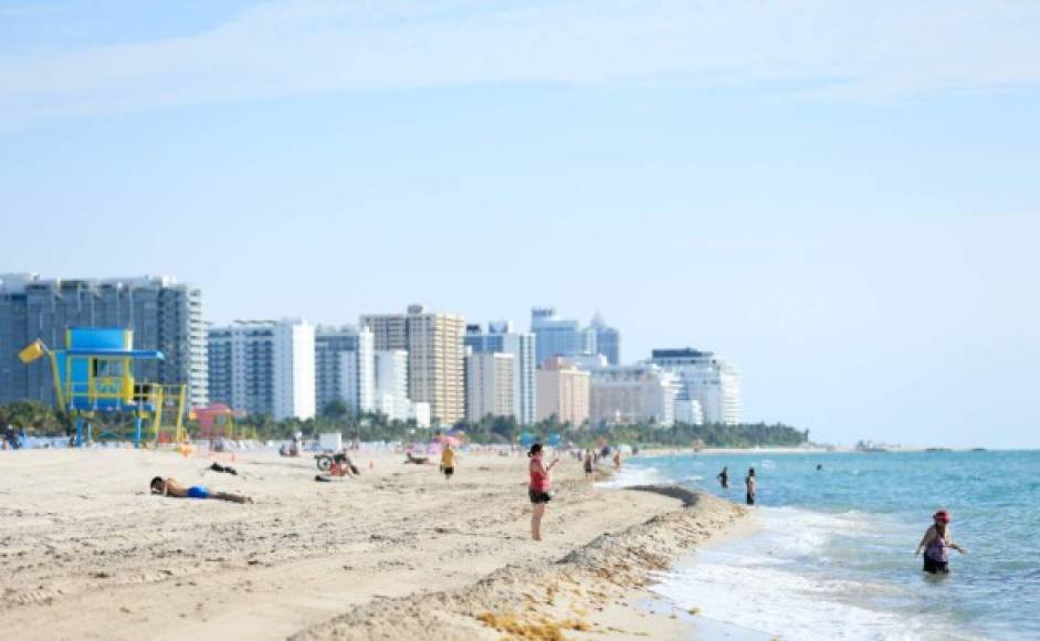 Imágenes: Miami reabre sus playas pese a superar 20,000 casos de coronavirus