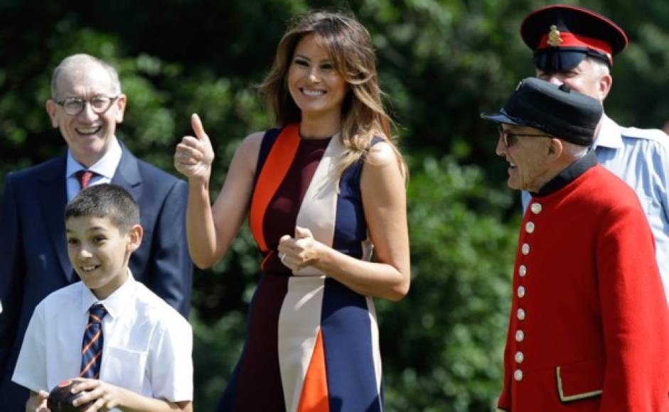 La primera dama de Estados Unidos, Melania Trump, ha mostrado su mejor cara y ha conquistado Londres, tras su primera visita oficial con su esposo, Donald Trump.