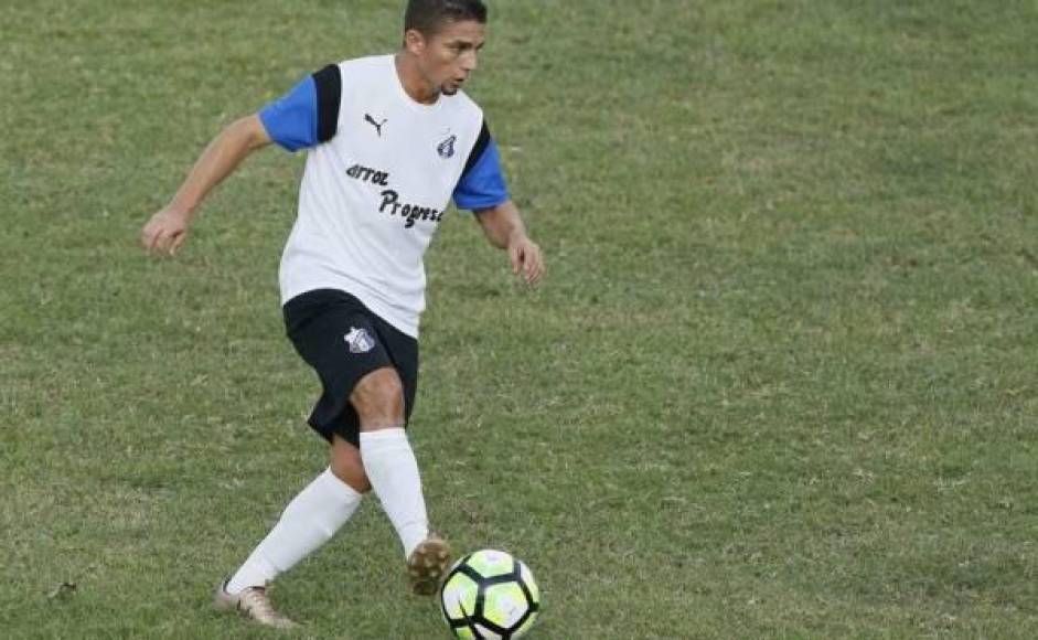 Franklyn Morales: Jugador catracho de 33 años de edad que no siguió en las filas del Honduras Progreso.