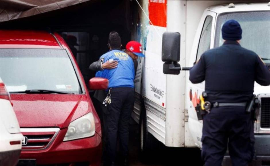 Los hasta 100 cuerpos encontrados estaban sin refrigeración, y se presume serán llevados a cremarlos.