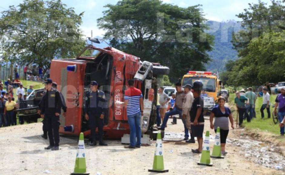 Hasta el momento se desconoce las causas que provocaron el accidente. Autoridades de Tránsito darán su informe en las próximas horas.