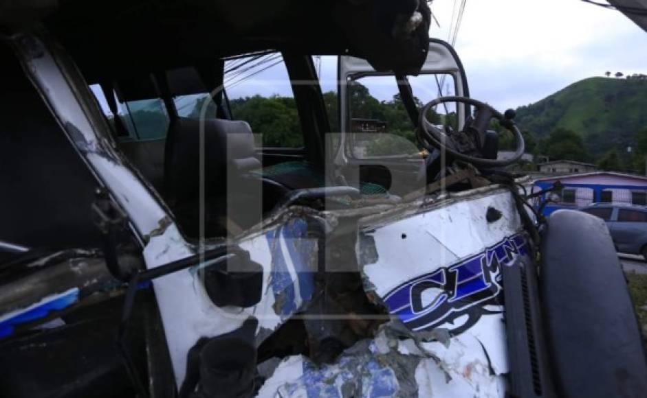 El conductor del bus fue identificado como Jorge Raúl Marroquín, quien fue llevado al hospital Mario Rivas de San Pedro Sula.