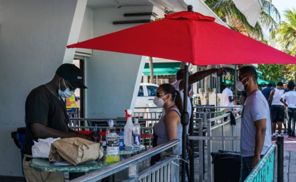 Imágenes: Miami reabre sus playas pese a superar 20,000 casos de coronavirus