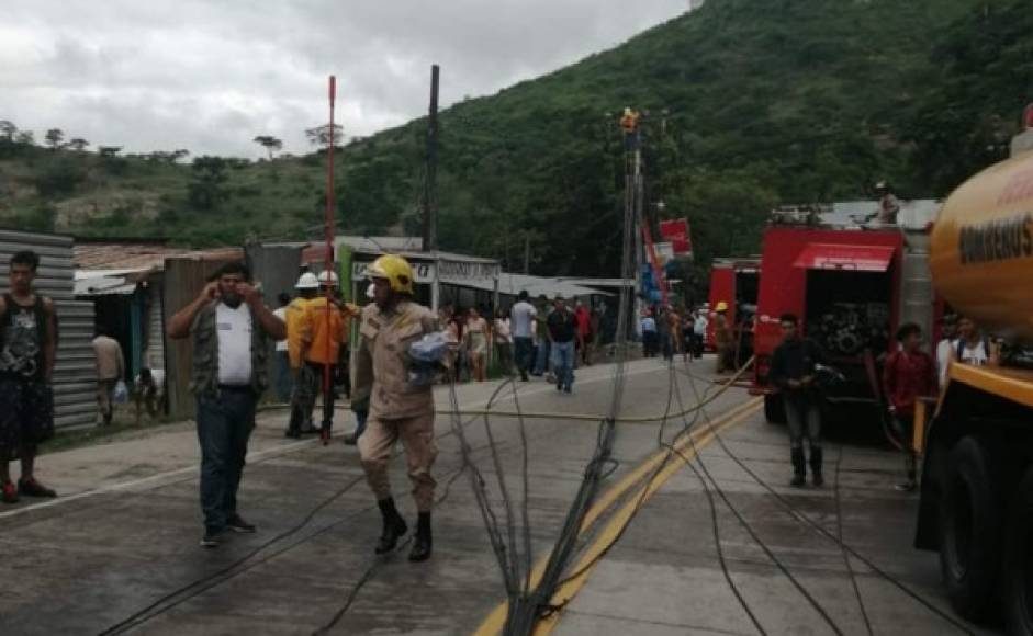 Afortunadamente la rápida acción de los bomberos evitó que los daños fueran mayores y las pérdidas humanas también.