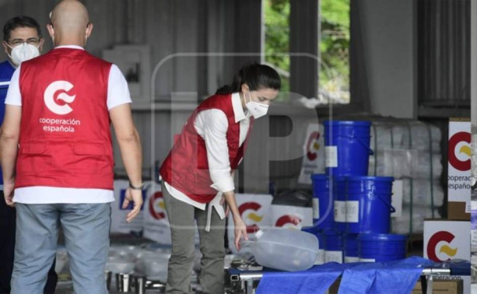 La Reina Letizia llegó a Honduras en el marco de una viaje de cooperación para entregar un cargamento de ayuda de emergencia.