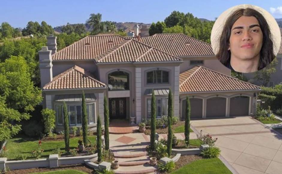 El menor de los tres retoños de Michael Jackson, Prince Michael, cumplió 18 años en febrero y celebró adquiriendo una lujosa vivienda en el exclusivo sector de Calabasas, en Los Ángeles.