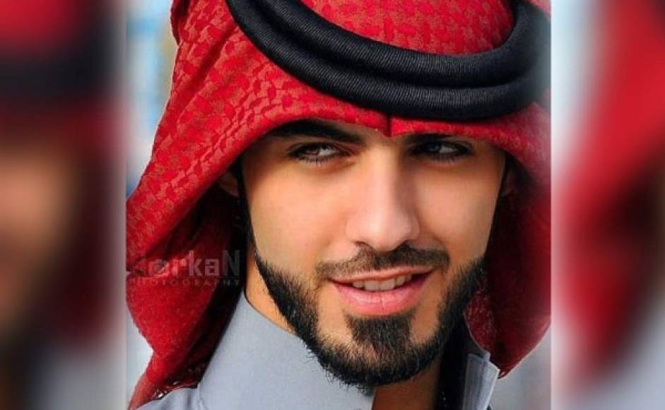 Omar Borkan, es un iraquí que saltó a la fama en 2013, después de que medios intenacionales revelaran que fue expulsado de Arabia Saudita por ser 'demasiado guapo'.