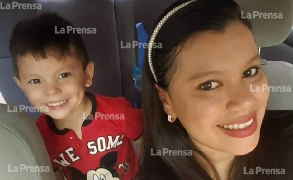 La carismática mujer y su hijo de tres años de edad, cuando ingresaban al lugar donde vivían, fueron sorprendidos por sujetos desconocidos que los atacaron a balazos.