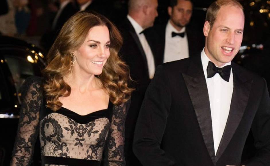 Los duques de Cambridge representaron a la Familia Real en la gala anual de 'Royal Variety Performance' este lunes 18 de noviembre.