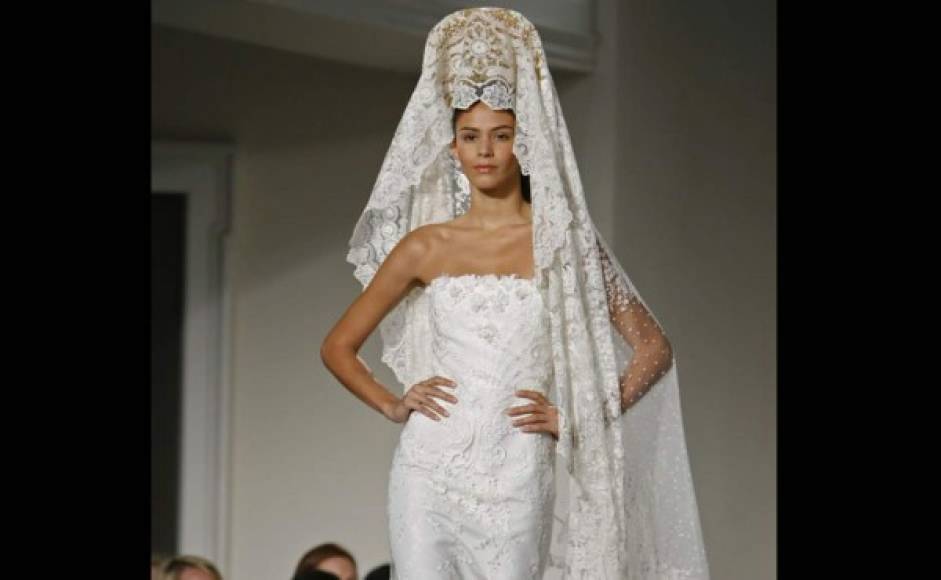 En 2006 el diseñador apostó por ampliar su marca al negocio de la moda de novias. Su romanticismo también se trasladaba a esta línea donde de vez en cuando veíamos diseños más llamativos.