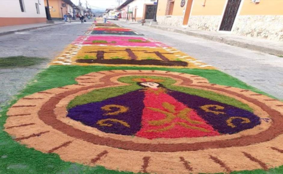 Hoy decenas de comunidades ha adoptado la práctica de las alfombras.