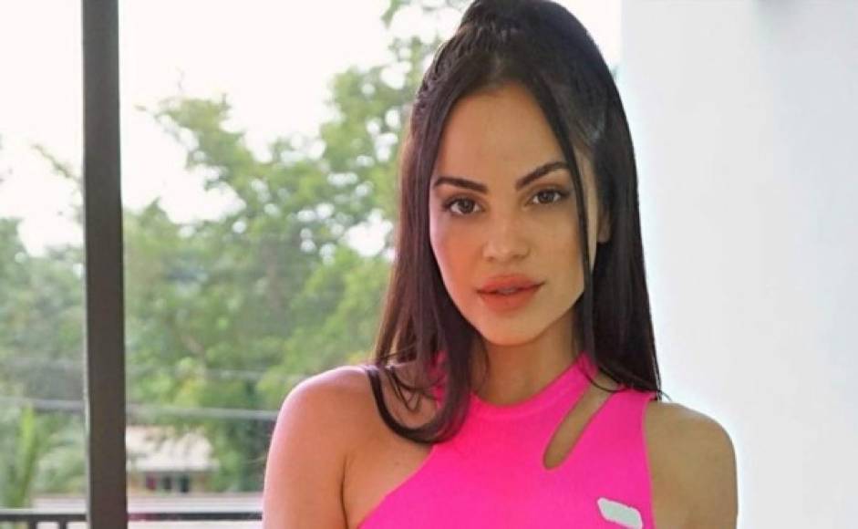 La cantante dominicana Natti Natasha subió la temperatura de sus redes sociales al subir una foto muy particular, en la que aparece luciendo su ropa interior.