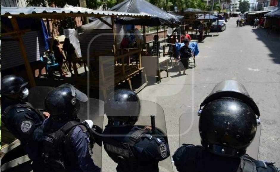 Desde temprano la Policía realizó operativos en San Pedro Sula para verificar que se cumpla el toque de queda absoluto.