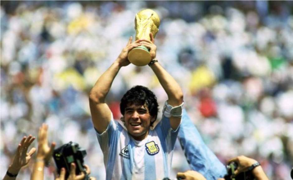 El astro del fútbol Diego Maradona falleció este miércoles en su residencia a sus 60 años de edad, según informó su agente y amigo Matías Morla.