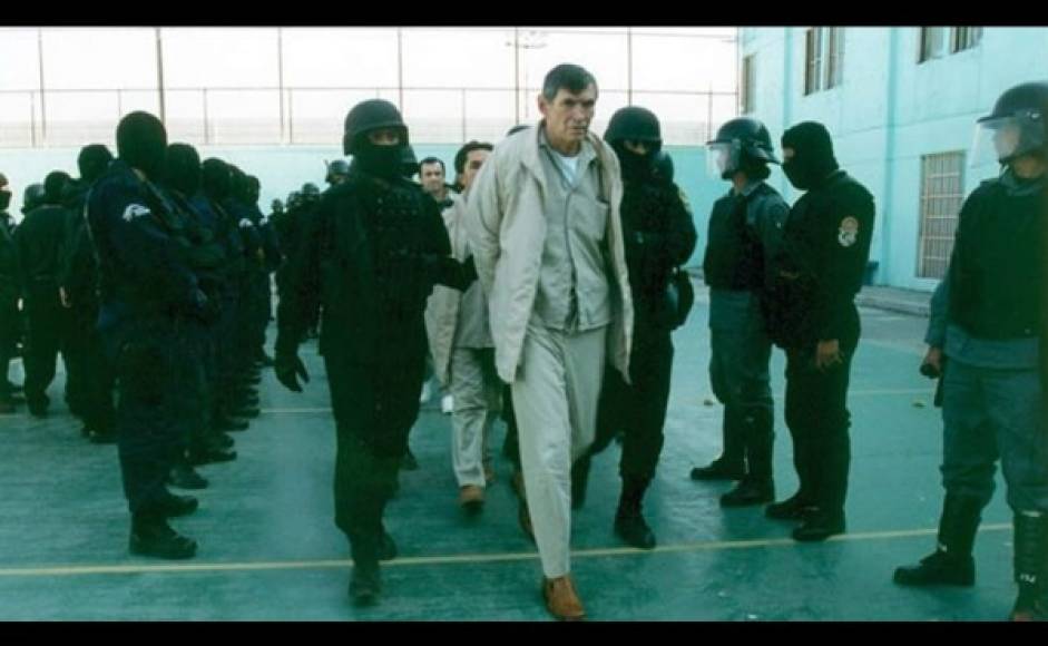 Miguel Ángel Félix Gallardo, Conocido como El Padrino, se convirtió en el zar de la cocaína en México durante los años 80 y fundó el primer cártel de Guadalajara. Fue detenido el sábado 8 de abril de 1989 y actualmente guarda prisión en el penal del Altiplano.