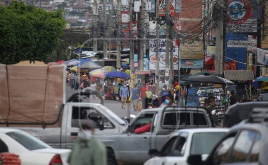 Las fotografías de esta galería muestran que al parecer en Tegucigalpa no se cumplió la medida de circulación conforme a las placas de vehículos.<br/><br/>La confusión fue tanta que incluso el presidente Juan Orlando Hernández solicitó al Sinager analizar y afinar la medida.