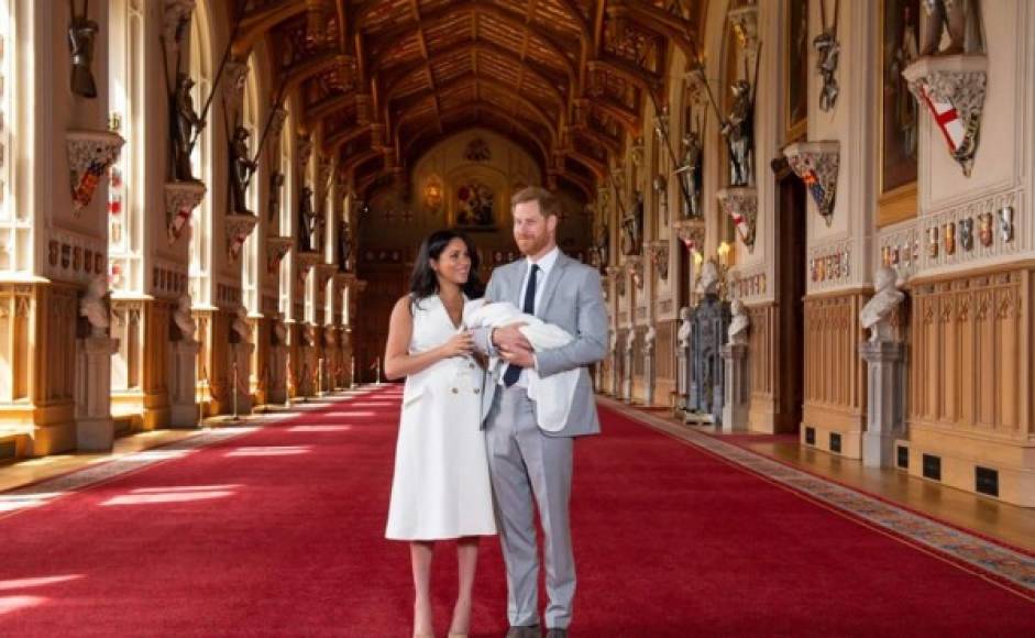 Meghan y Harry rompen tradiciones para presentar a su bebé, Archie Harrison Mountbatten-Windsor