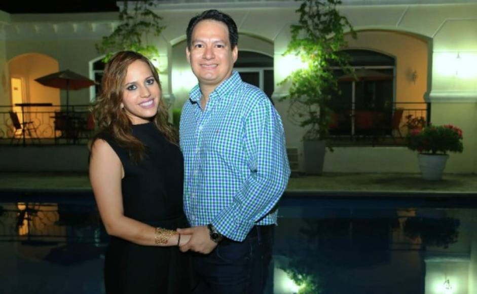 La cumpleañera Michel Gaído, cuyo prometido Jorge Ramos la sorprendió con una linda e inolvidable velada de aniversario.