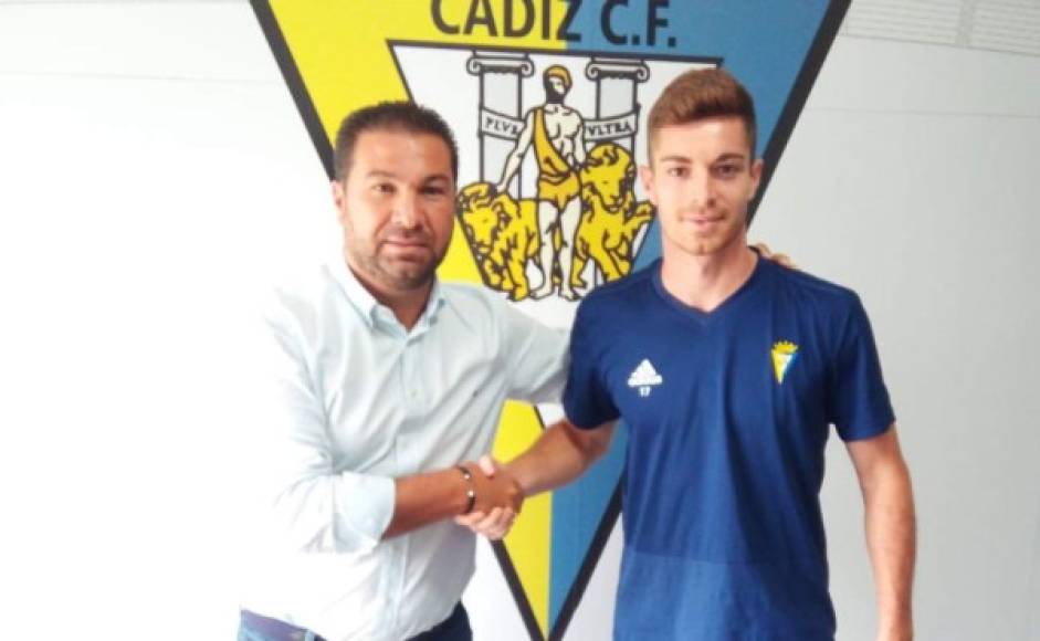 El Cádiz obtuvo la cesión del extremo izquierdo Juan Hernández. Firma por una temporada y llega procedente del Celta.