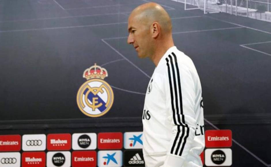 Por asuntos personales, Zinedine Zidane tuvo que salir de la concentración blanca pero no ha dado más información.