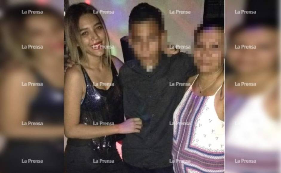 Según relataron testigos del hecho, dos camionetas de distinto color llegaron donde se encontraba Jeysa y sus amigos, quienes recibieron varios impactos de bala.