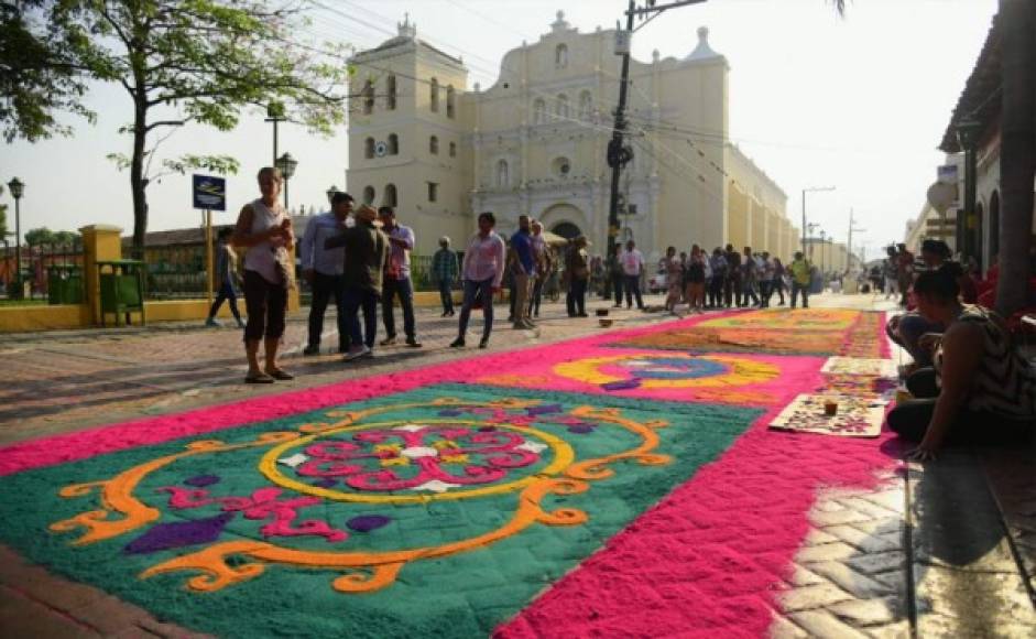 Las alfombras tienen un gran significado religioso y por ello se colocan en Semana Santa.