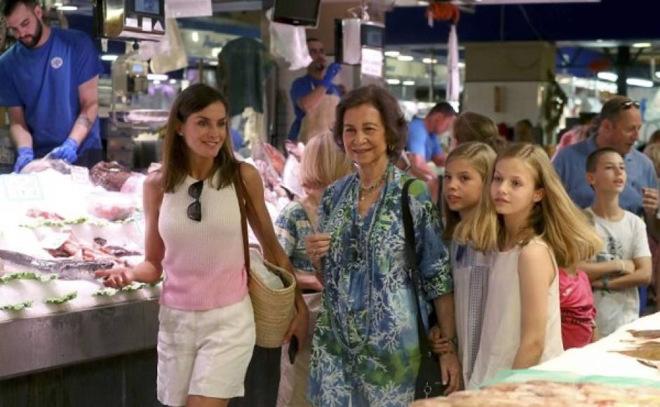 La reina Letizia junto a su suegra Sofía, ¿una familia feliz?