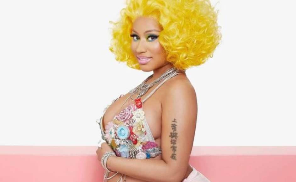 Nicki Minaj confirmó su embarazo a través de una sesión fotográfica en donde posa mostrando su barriga de embarazada.