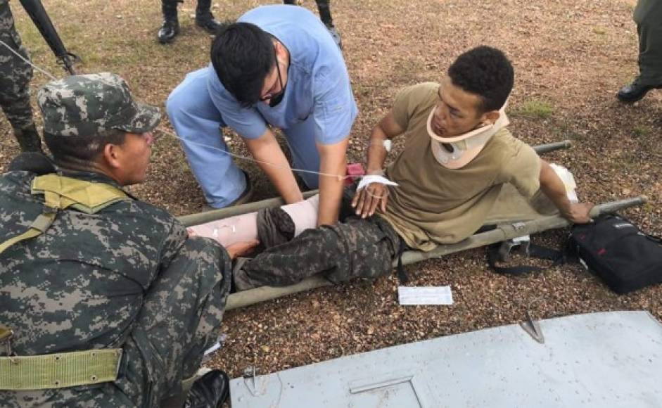 Siete soldados de las Fuerzas Armadas de Honduras se salvaron de milagro, luego de que el helicóptero en el que viabajan perdiera el control y se fuera a estrellar en el municipio de Ahuas, en La Mosquitia.