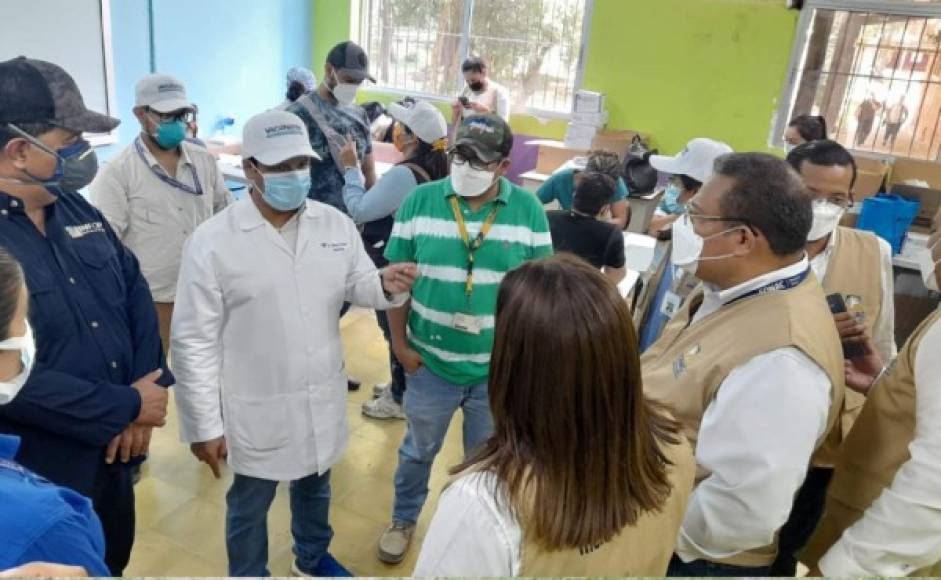 Representantes del Fonac se desplazaron hasta los centros autorizados para verificar su operatividad en este vacunatón.