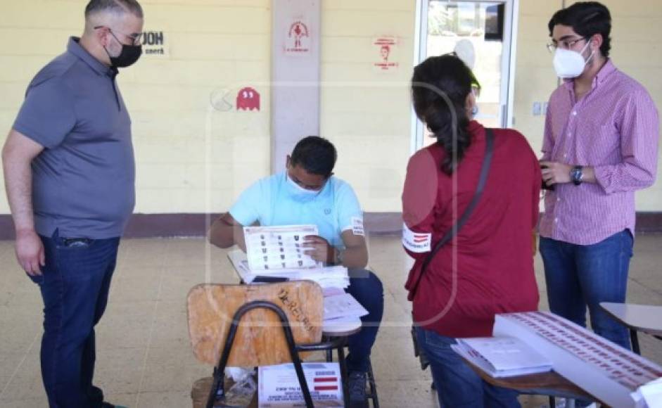 Con esperanza y alegría llegan a centros de votación de Tegucigalpa