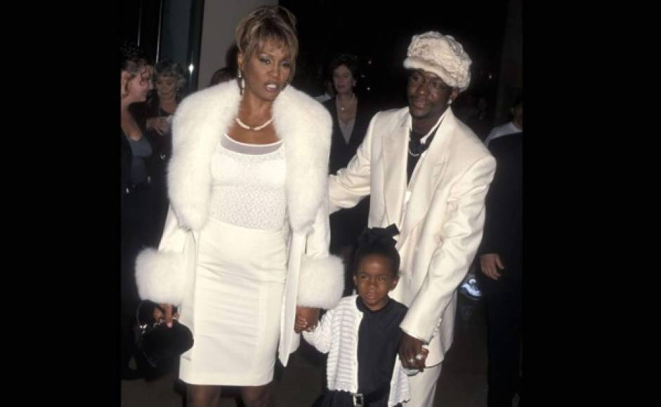En 1998, una jovencita Kristina Brown acompañó a sus papás, Whitney Houston y Bobby Brown, a la gala de los premios Achivement in Arts en Beverly Hills, CA.