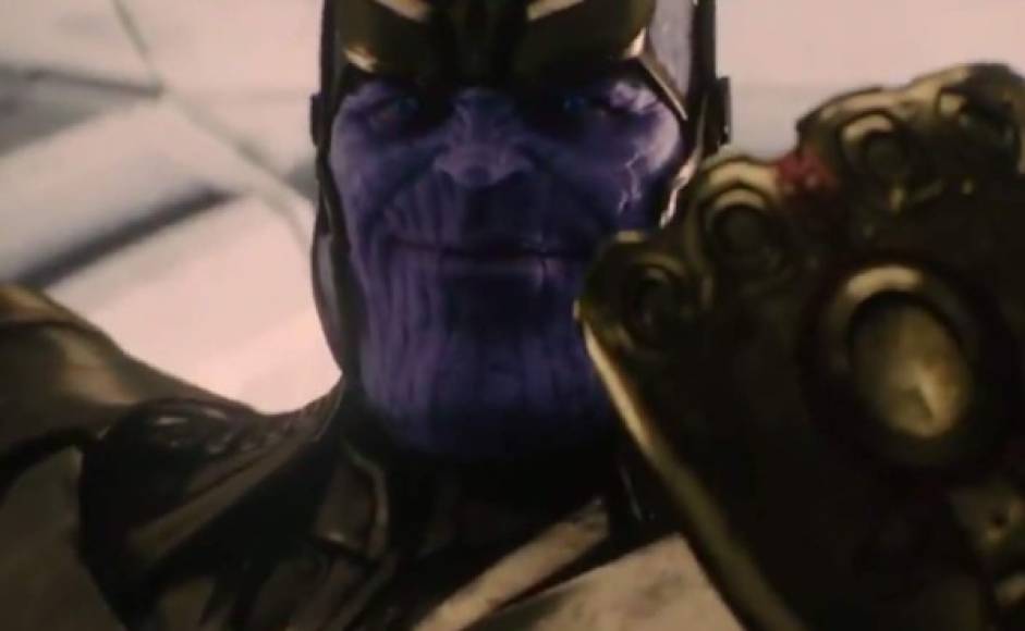 VENGADORES II: Era de Ultrón: El extra de esta película es sencilla y escalofriante. En la breve imagen se muestra a Thanos tomando su guantelete y preparandose para recolectar las gemas del infinito.