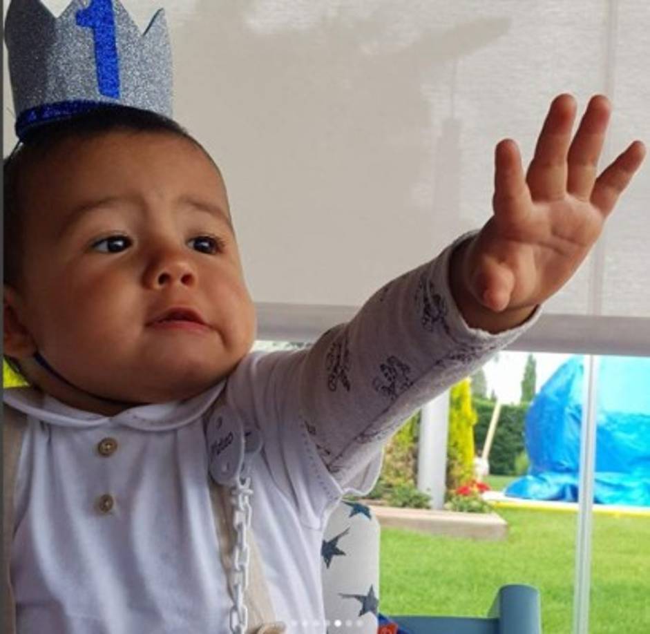 A pocas horas de estar en las redes, las imágenes ya tienen más de 340 mil likes y miles de felicitaciones para los pequeños que se han robado el corazón de los fans de Cristiano y Georgina.